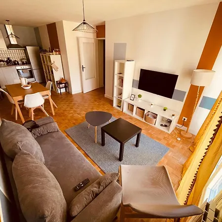 Une Coloc En - 329 Apartment *