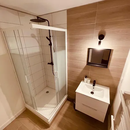 Une Coloc En - 329 Apartment *